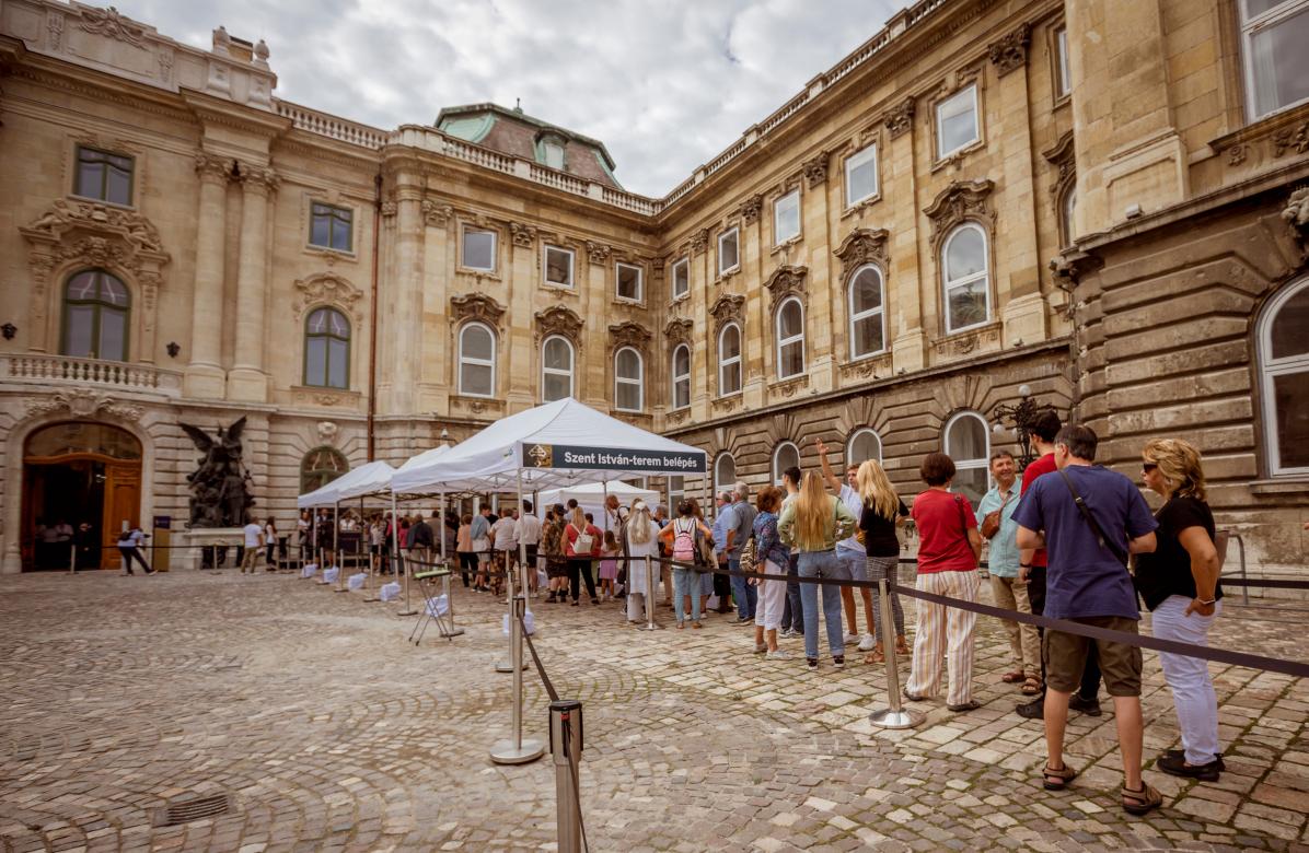 Megnyitott az újjászületett Szent István-terem!