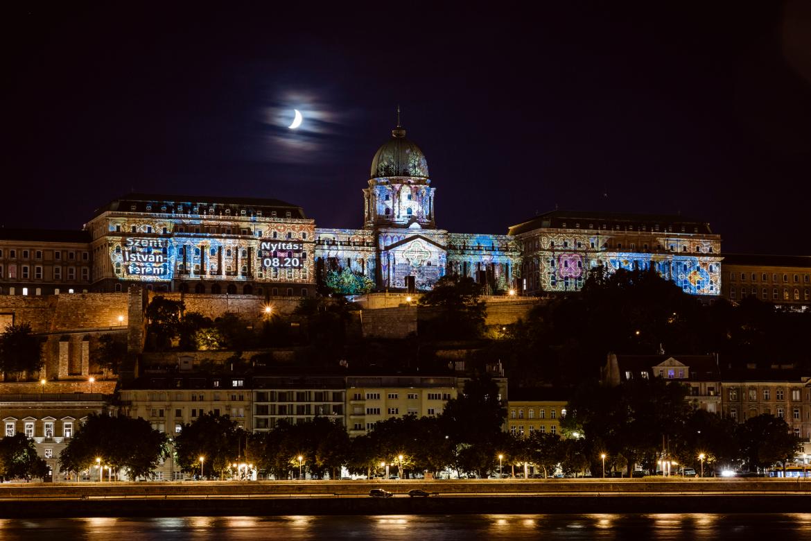 Látványos fényfestéssel díszítjük esténként a Budavári Palotát!