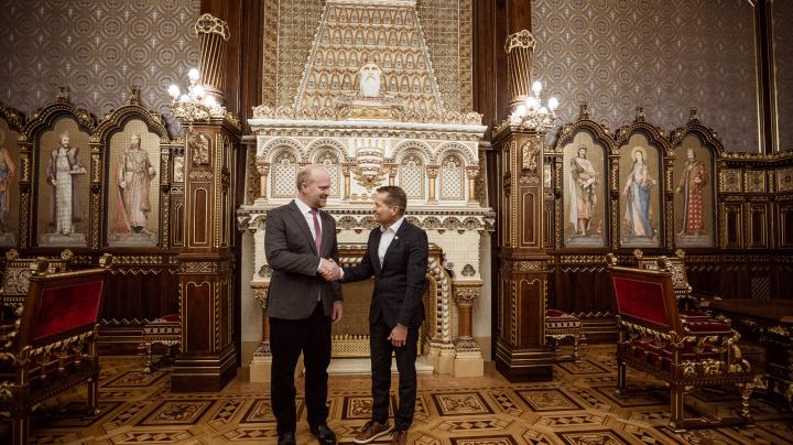 Krausz Ferenc Nobel-díjas fizikus megtekintette a Szent István-termet